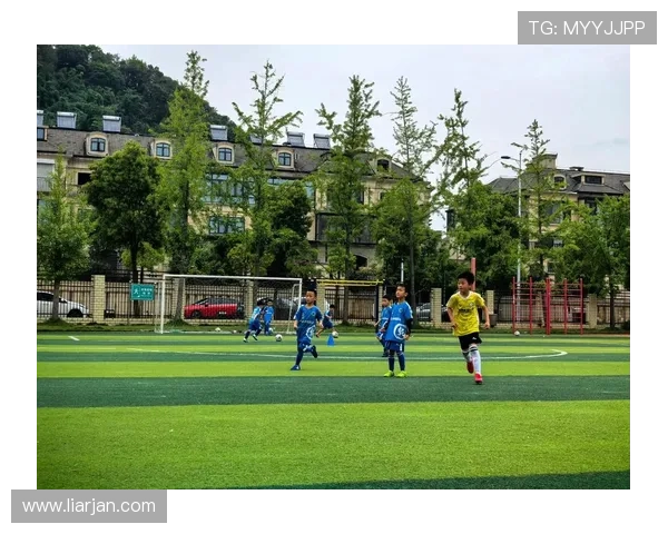 燃情绿茵，逐梦世界：属于“足球小子”们的绿色狂欢！